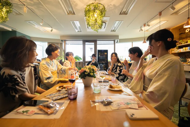 浴衣で楽しむ 大人の交流会の様子 7
